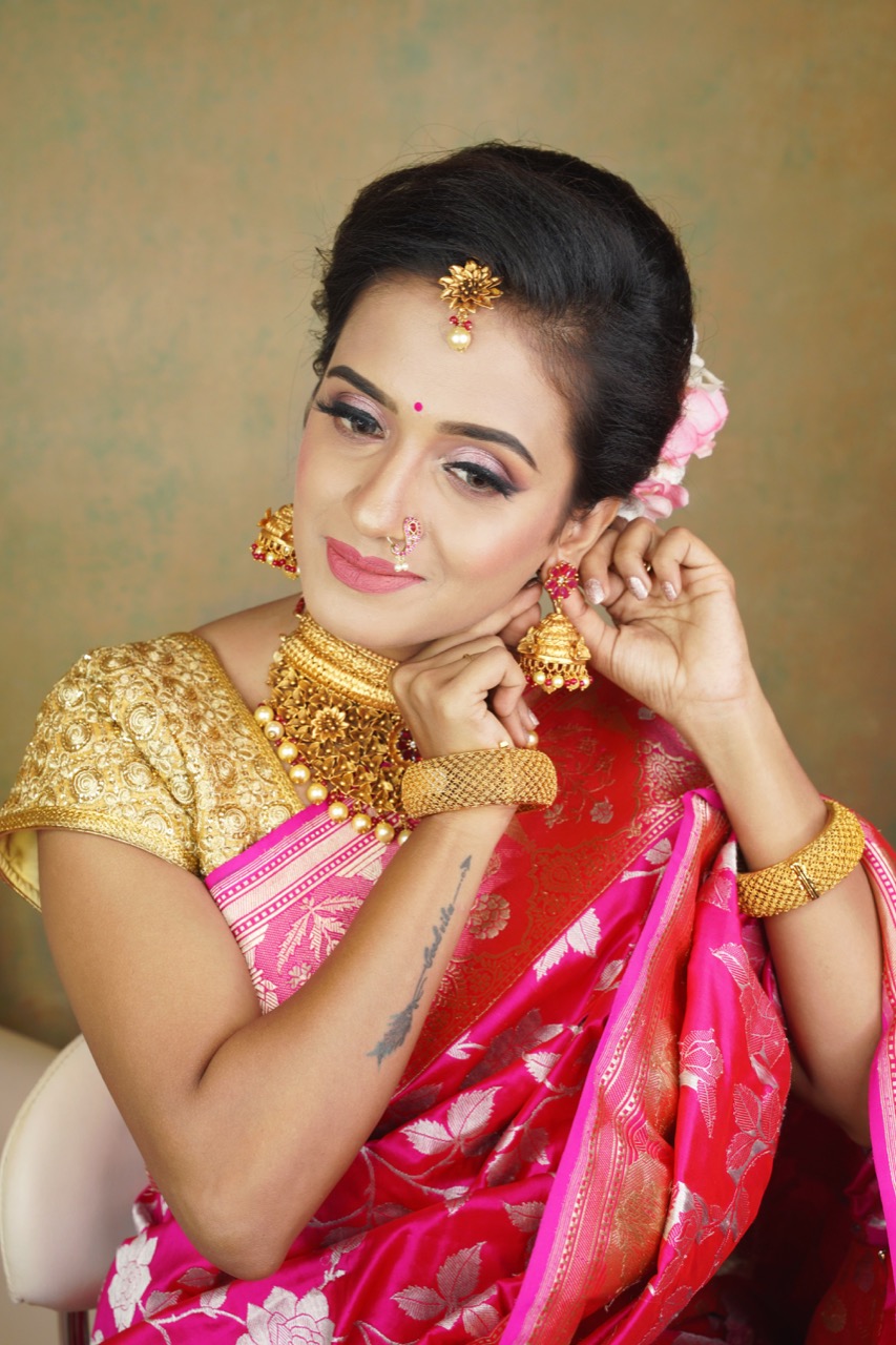 Quirky mundavalya designs for Maharashtrian brides - Get Inspiring Ideas  for Planning Your Perfect W… | Saree hairstyles, Bridal hair buns, Indian bridal  hairstyles