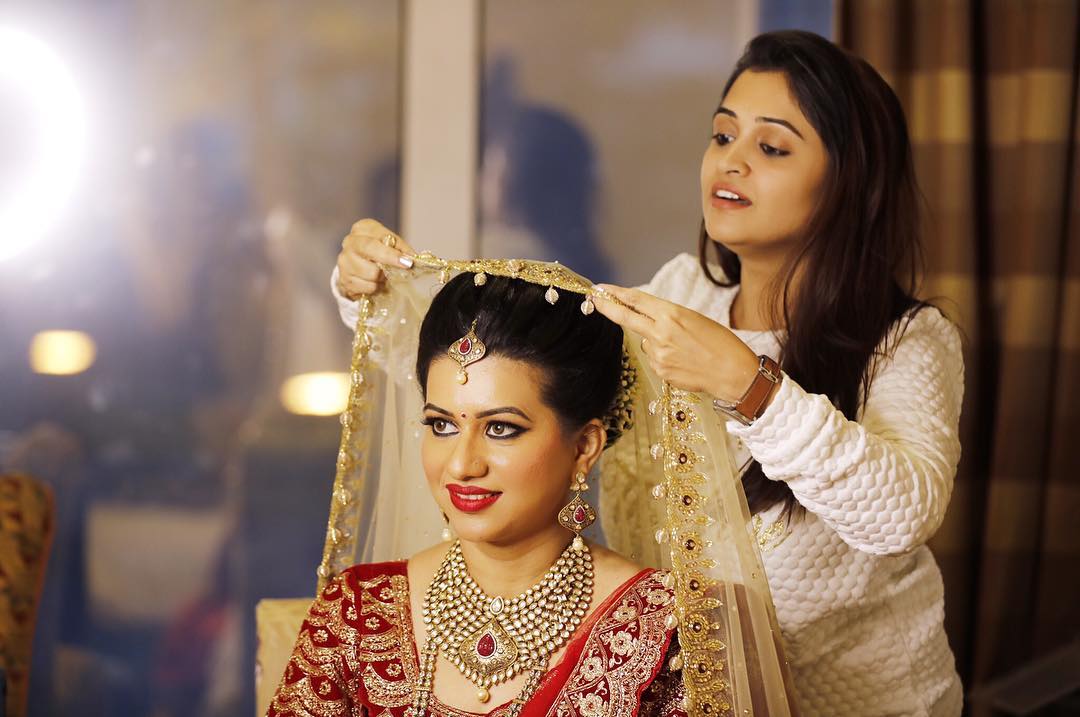 Punjabi Bride Getting Ready Photography Makeup Tejaswini Pune