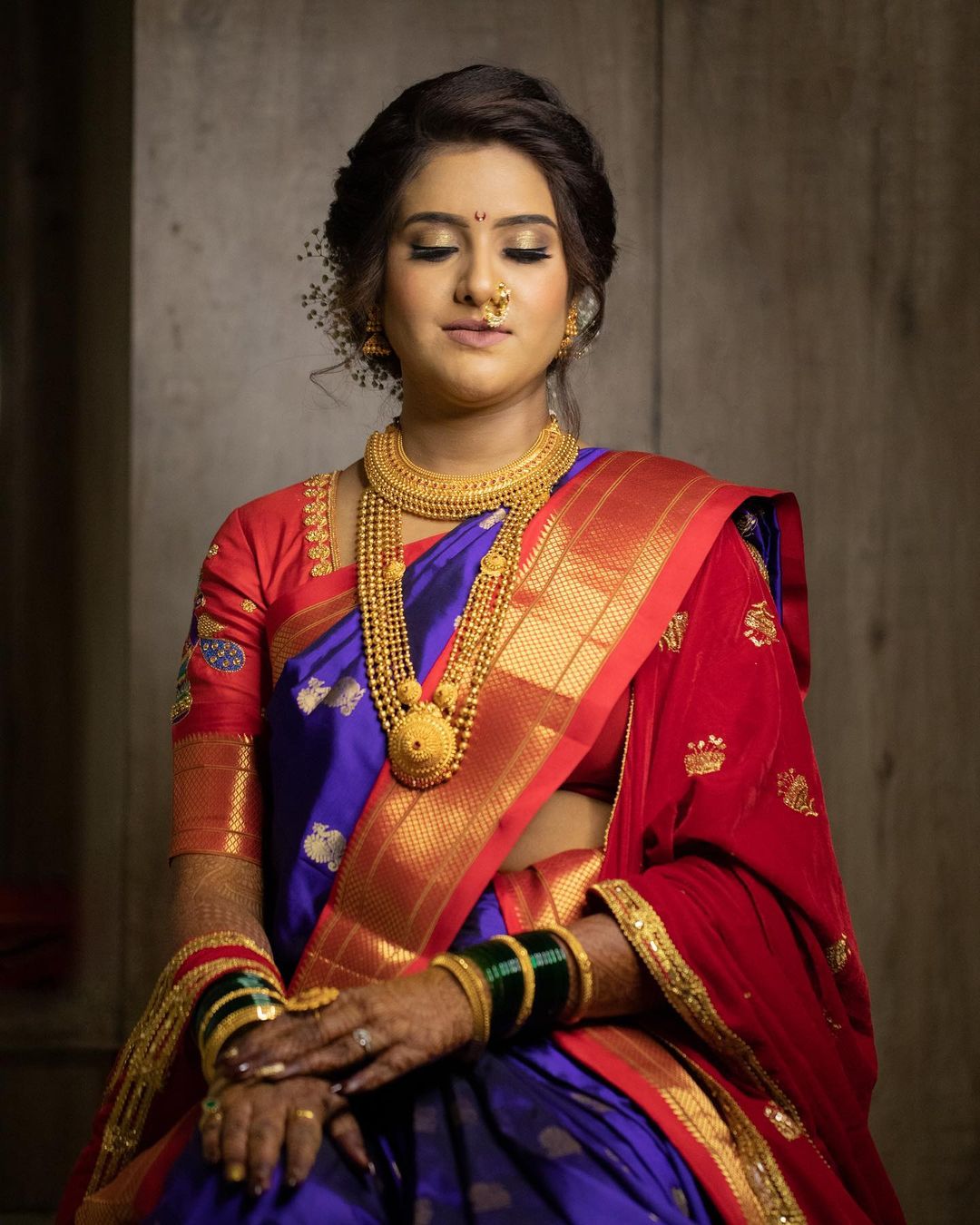 Premium AI Image | Regal Elegance Mesmerizing Bride in Royal Blue Saree  Wedding Beauty