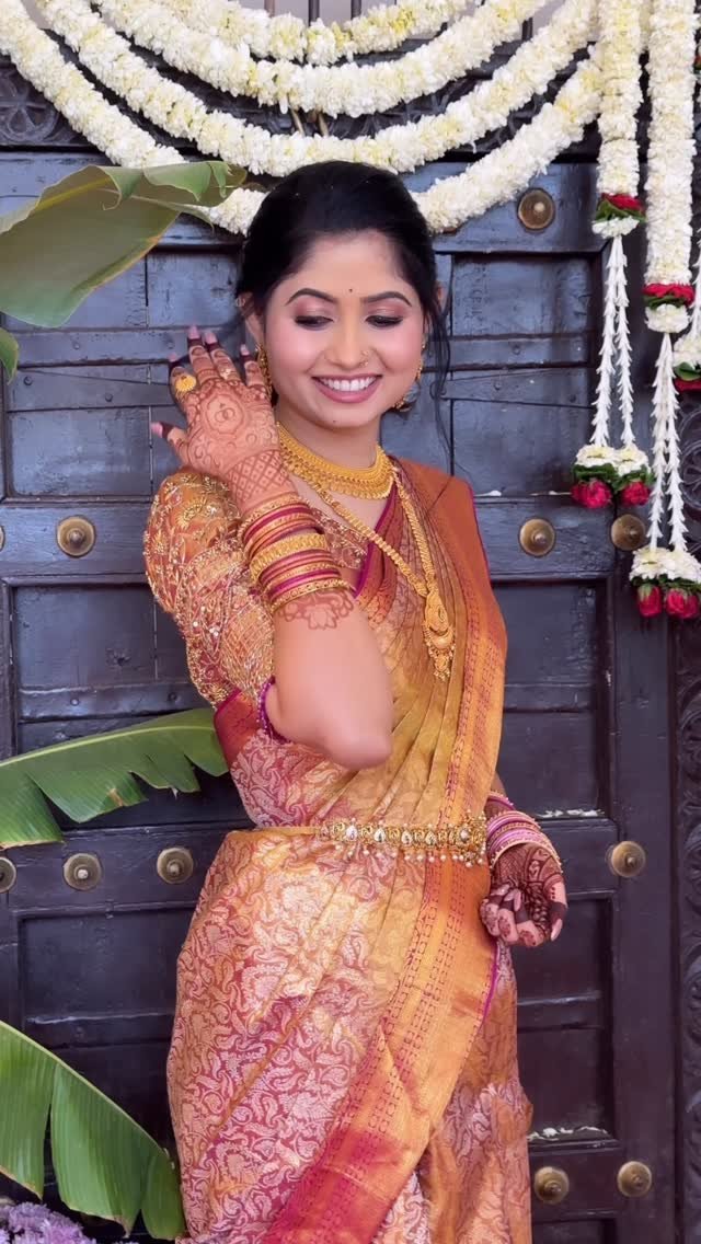 Maharashtrian bride ready for her traditional wedding morning