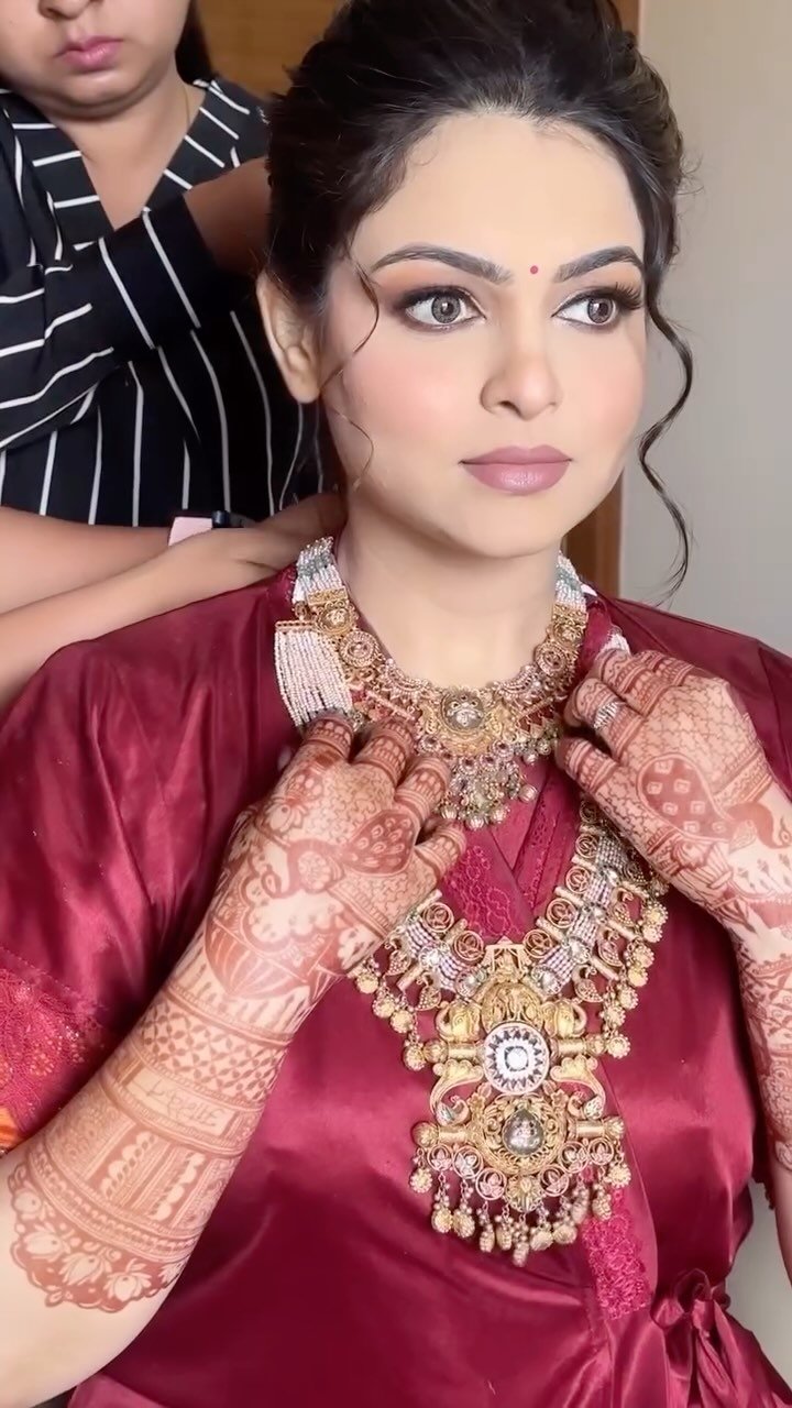 Marathi wedding makeup reel by Tejaswini Makeup Artist