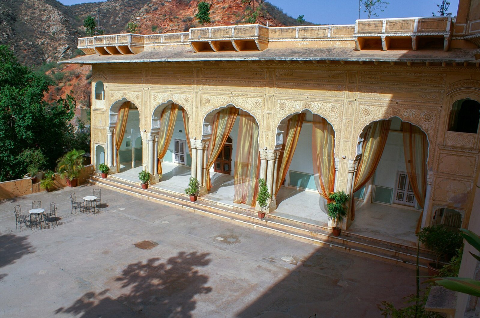 Arcaded courtyard at Samode Palace