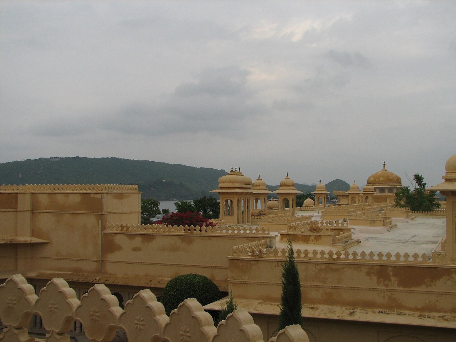 The Oberoi Udaivilas on the shore of Lake Pichola