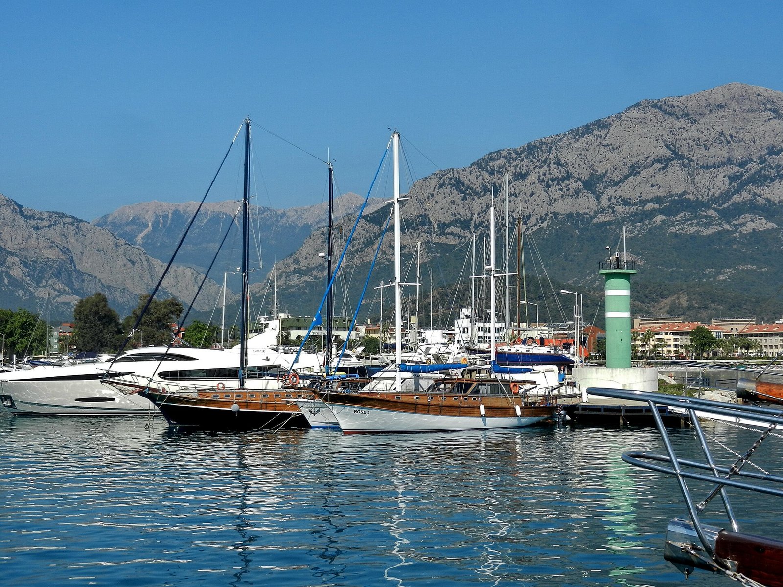 Kemer marina below the mountains